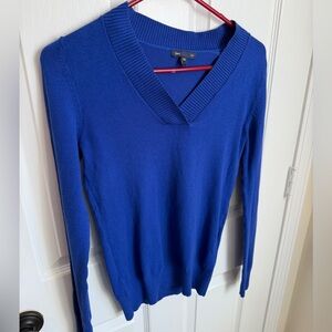 3/$15 | GAP Women's V-Neck Sweater in Vibrant Blue